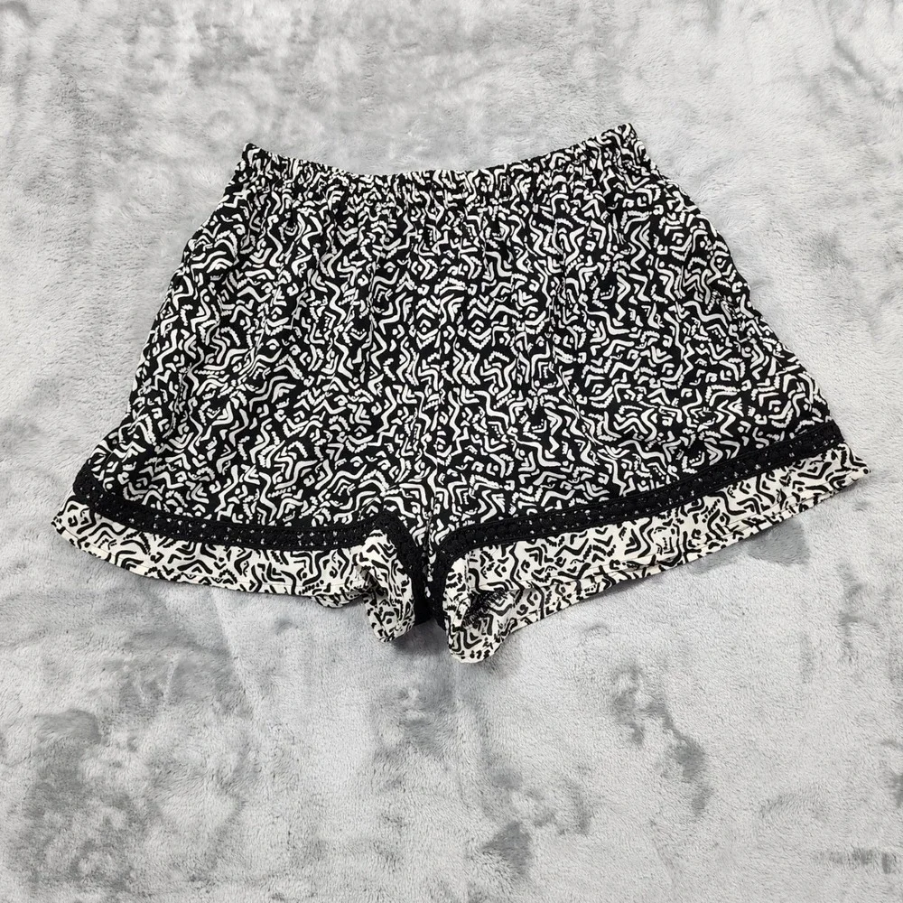 Xhilaration Shorts Womens S Black‎ White Printed Flowy Lightweight Crochet Lace